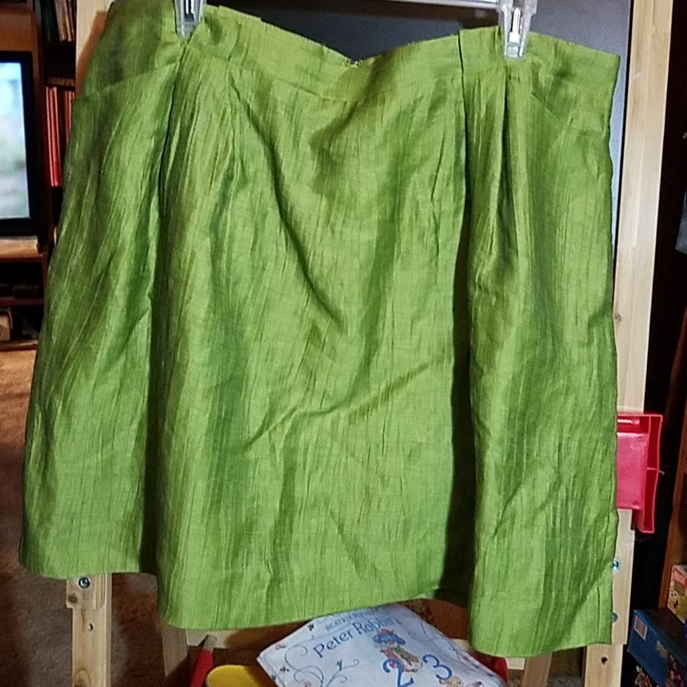Sunset Metallic 16 Green 2 Pockets Zipper Back.